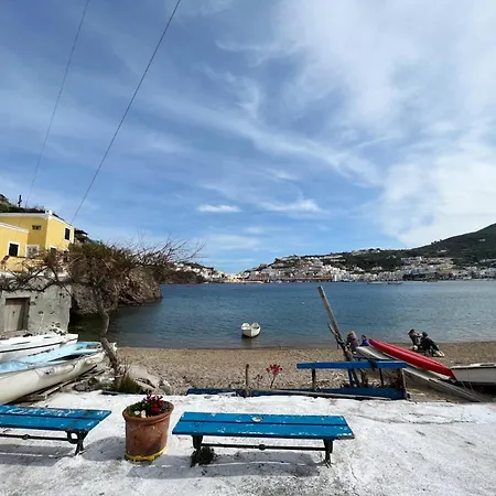 Dieci Maggio Ponza