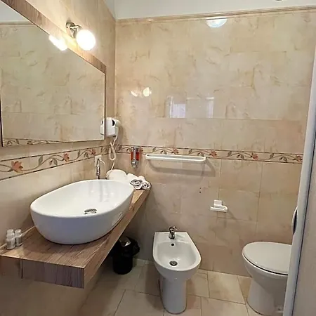 Dieci Maggio Szálloda 3*