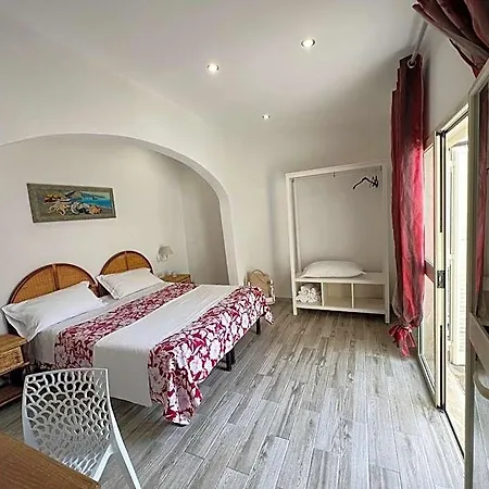 Dieci Maggio Ponza