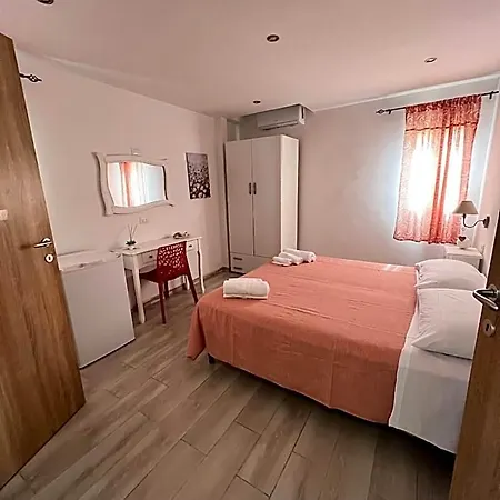 Dieci Maggio Szálloda 3*