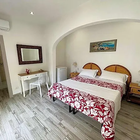Dieci Maggio 3* Ponza